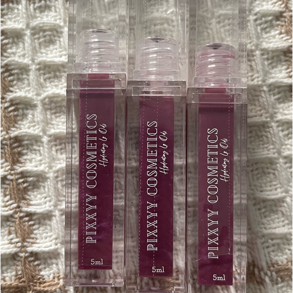 Hydrating lip gloss